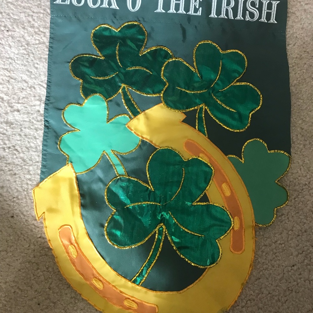 13 new or like new garden flags, various styles and holidays - Picture 8 of 13